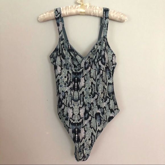 ✨NEW Urban Outfitters Snakeskin Bodysuit - Picture 8 of 13